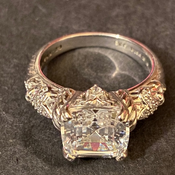 Judith Ripka silver ring - Picture 2 of 8